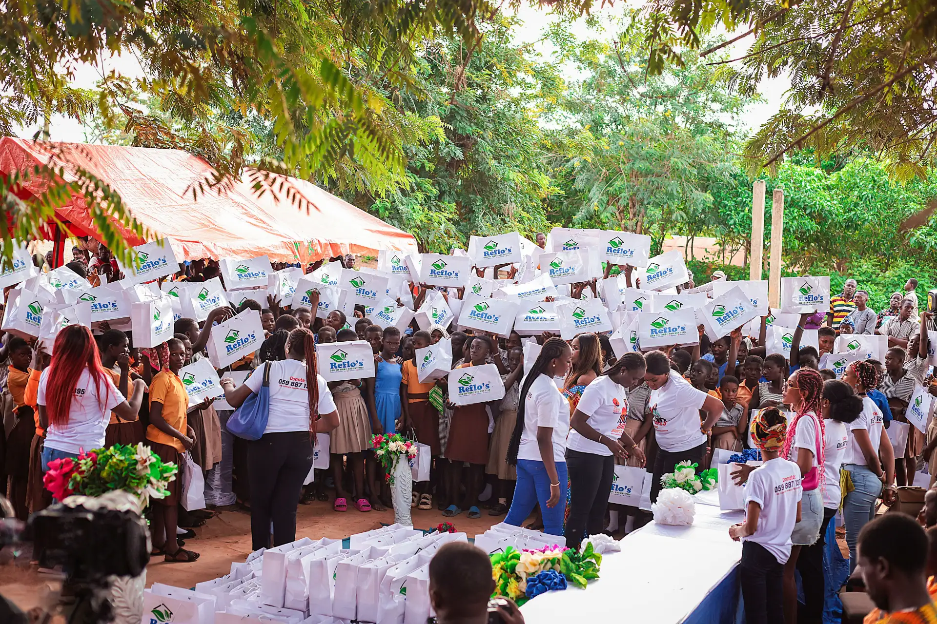 Reflo Company Ltd and The Florence Mensah Foundation’s “1000 girls” project donates Reflo’s sanitary pads to 213 girls in Assin Ochiso D/C Junior High School.